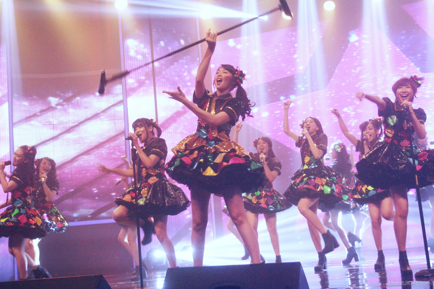 Jessica Veranda (Ve) & JKT48 Mae Shika Mukanee Harmoni Cinta HUT RTV Jakarta 18-05-2016